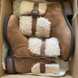 NWT UGG Shearling Cuffed Belted Blayre III Booties